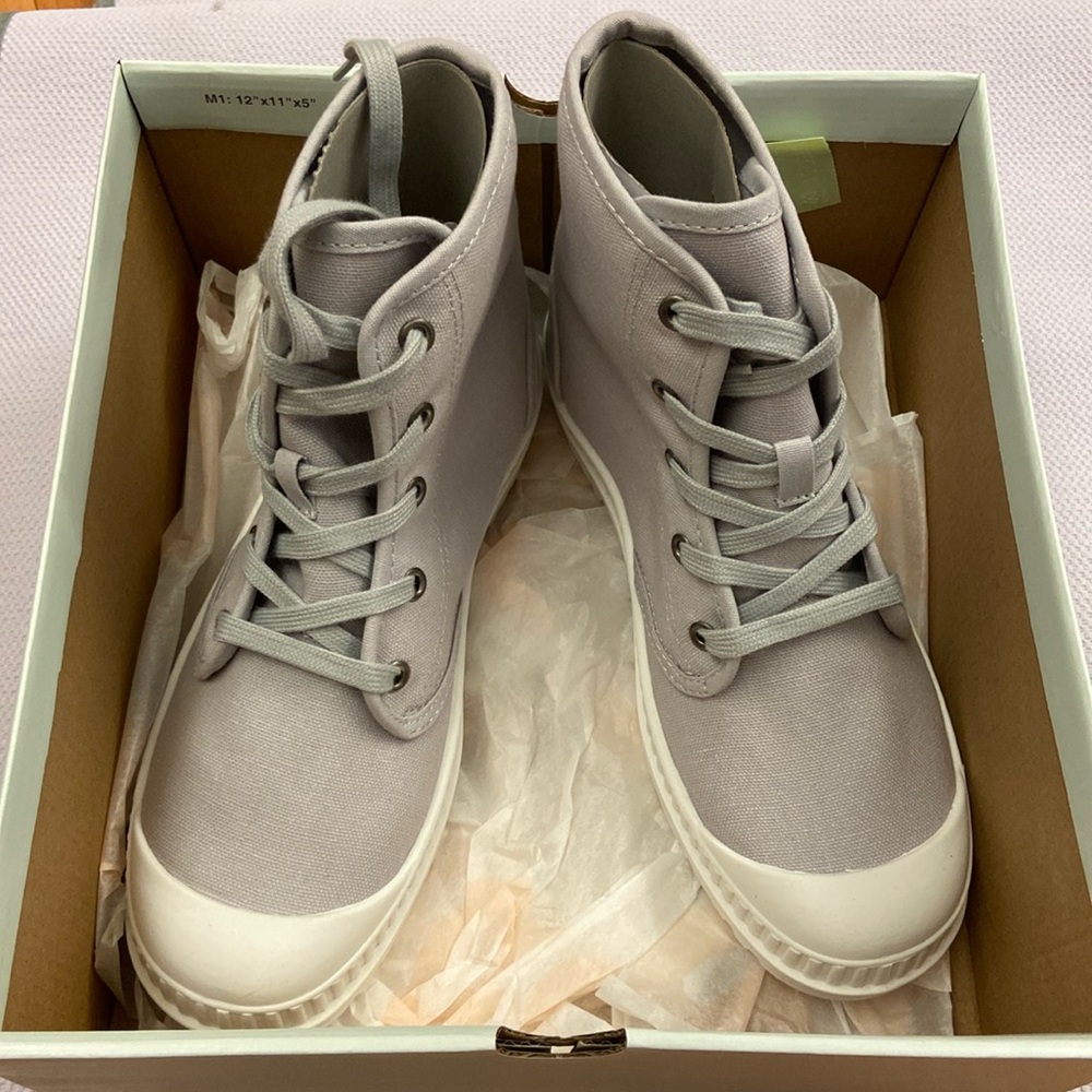 SO gray canvas high top shoes